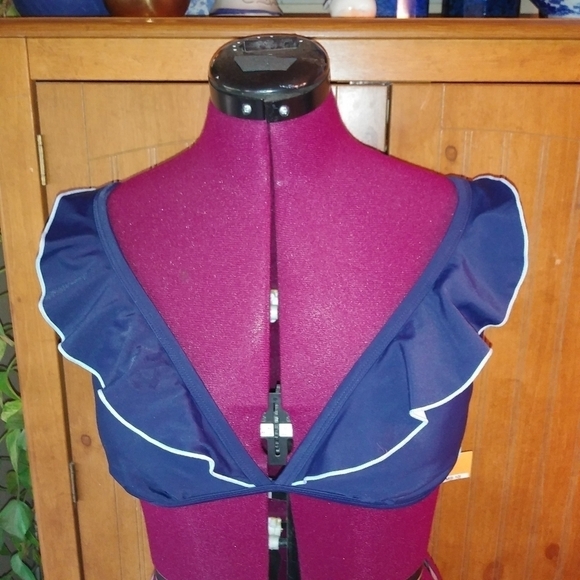 NWOT Kona Swim Suit Top - Picture 1 of 9